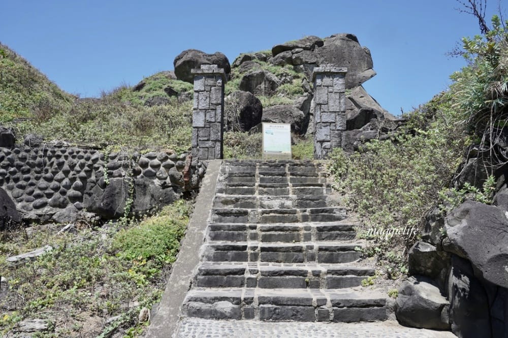 新北石門| 麟山鼻遊憩區,潮間帶玩水抓螃蟹,漫步在濱海步道,超美的海岸風稜石風光 - 第22張圖 新北石門| 麟山鼻遊憩區,潮間帶玩水抓螃蟹,漫步在濱海步道,超美的海岸風稜石風光
