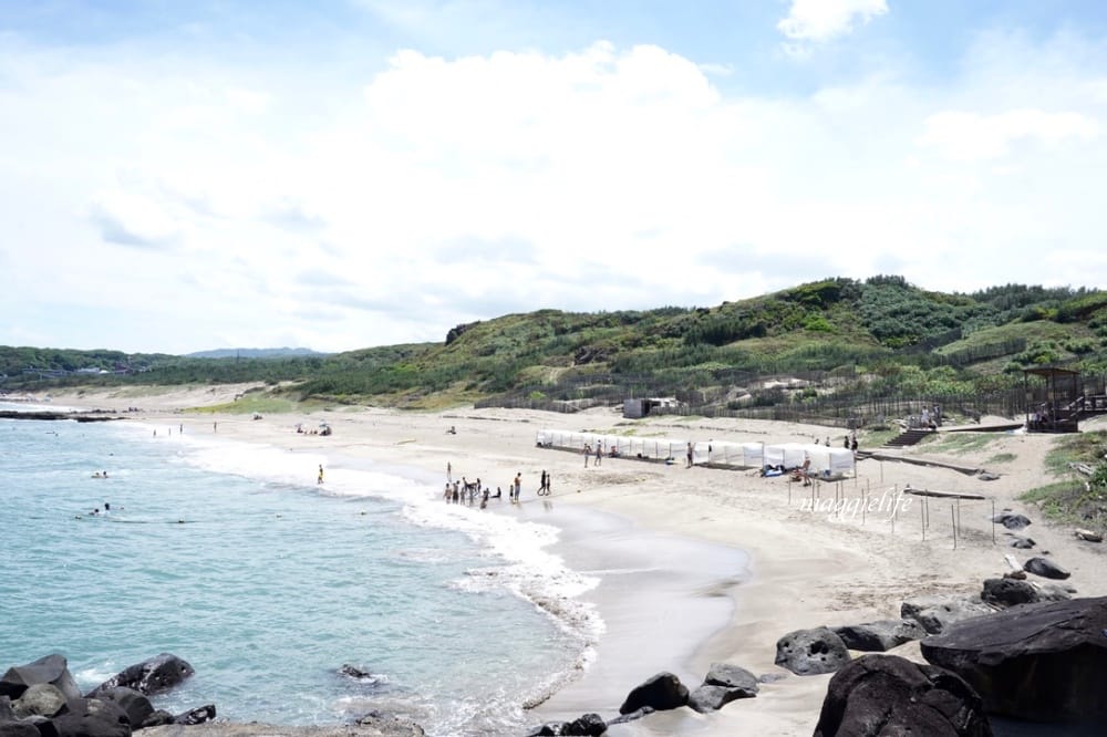 新北石門| 麟山鼻遊憩區,潮間帶玩水抓螃蟹,漫步在濱海步道,超美的海岸風稜石風光 - 第17張圖 新北石門| 麟山鼻遊憩區,潮間帶玩水抓螃蟹,漫步在濱海步道,超美的海岸風稜石風光