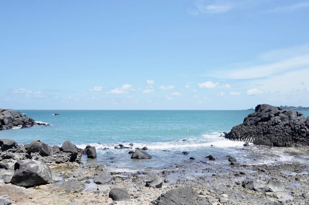 新北石門| 麟山鼻遊憩區,潮間帶玩水抓螃蟹,漫步在濱海步道,超美的海岸風稜石風光 - 第41張圖 新北石門| 麟山鼻遊憩區,潮間帶玩水抓螃蟹,漫步在濱海步道,超美的海岸風稜石風光