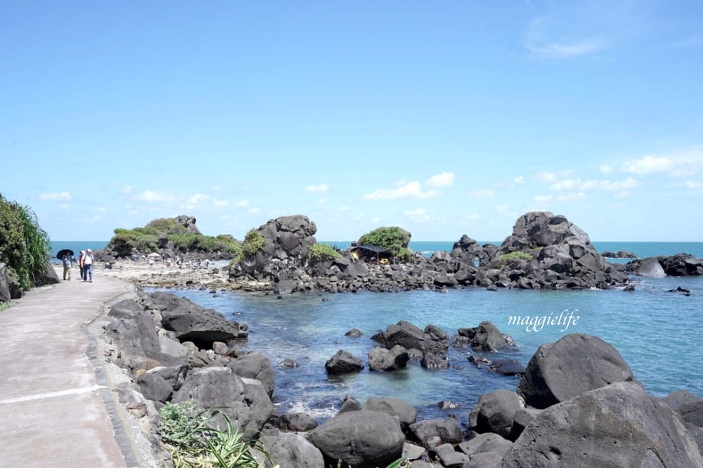 新北石門| 麟山鼻遊憩區,潮間帶玩水抓螃蟹,漫步在濱海步道,超美的海岸風稜石風光 - 第43張圖 新北石門| 麟山鼻遊憩區,潮間帶玩水抓螃蟹,漫步在濱海步道,超美的海岸風稜石風光