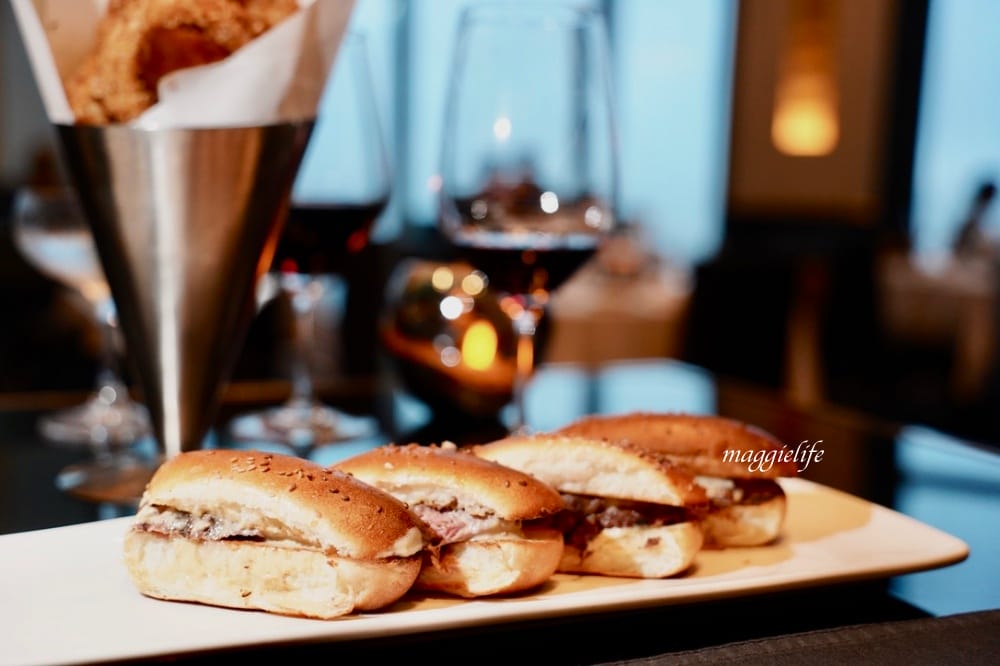 台北莫爾頓牛排館，臺北情侶約會餐廳，超美夜景看101，Happy Hour小資族也可以來這裡享受高級牛排加絕美夜景！