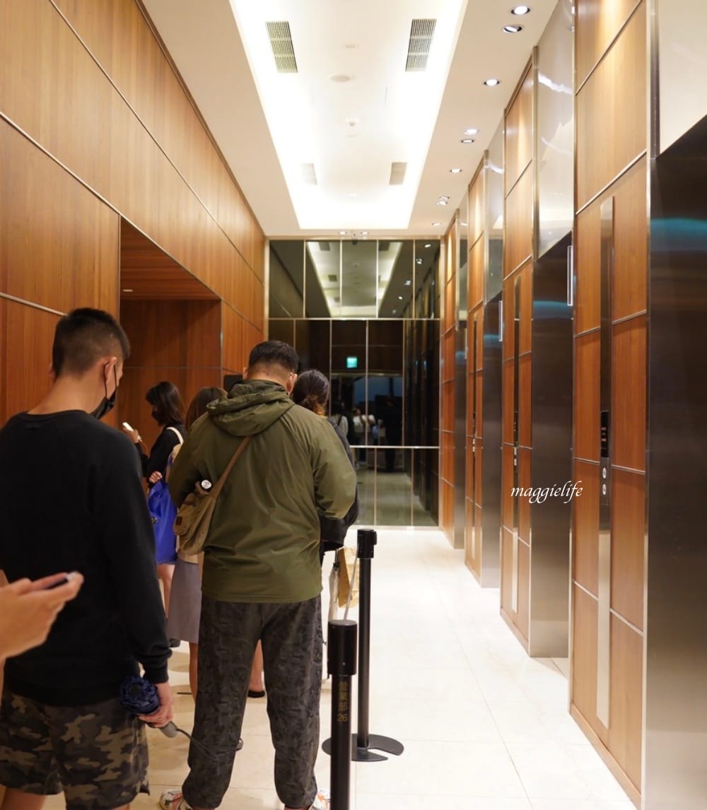 台北莫爾頓牛排館，臺北情侶約會餐廳，超美夜景看101，Happy Hour小資族也可以來這裡享受高級牛排加絕美夜景！