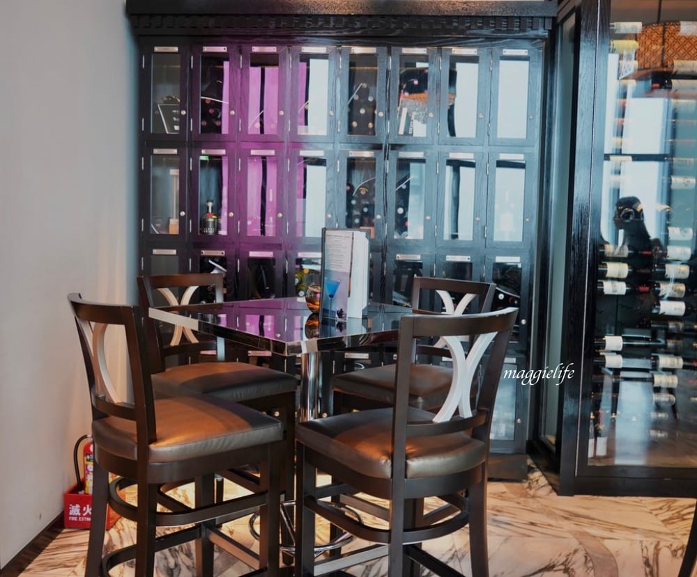 台北莫爾頓牛排館，臺北情侶約會餐廳，超美夜景看101，Happy Hour小資族也可以來這裡享受高級牛排加絕美夜景！