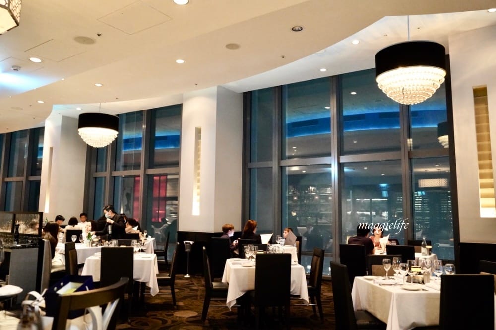 台北莫爾頓牛排館，臺北情侶約會餐廳，超美夜景看101，Happy Hour小資族也可以來這裡享受高級牛排加絕美夜景！