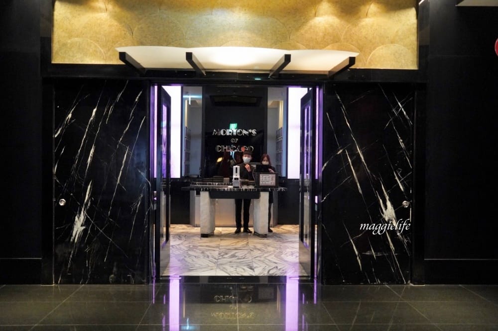 台北莫爾頓牛排館，臺北情侶約會餐廳，超美夜景看101，Happy Hour小資族也可以來這裡享受高級牛排加絕美夜景！