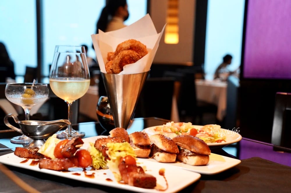 台北莫爾頓牛排館，臺北情侶約會餐廳，超美夜景看101，Happy Hour小資族也可以來這裡享受高級牛排加絕美夜景！