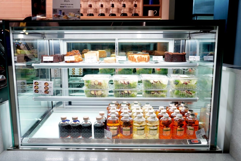 全家開咖啡廳了，台北中山Let’s Café PLUS新開幕，不限時有插座還有沙拉甜點三明治