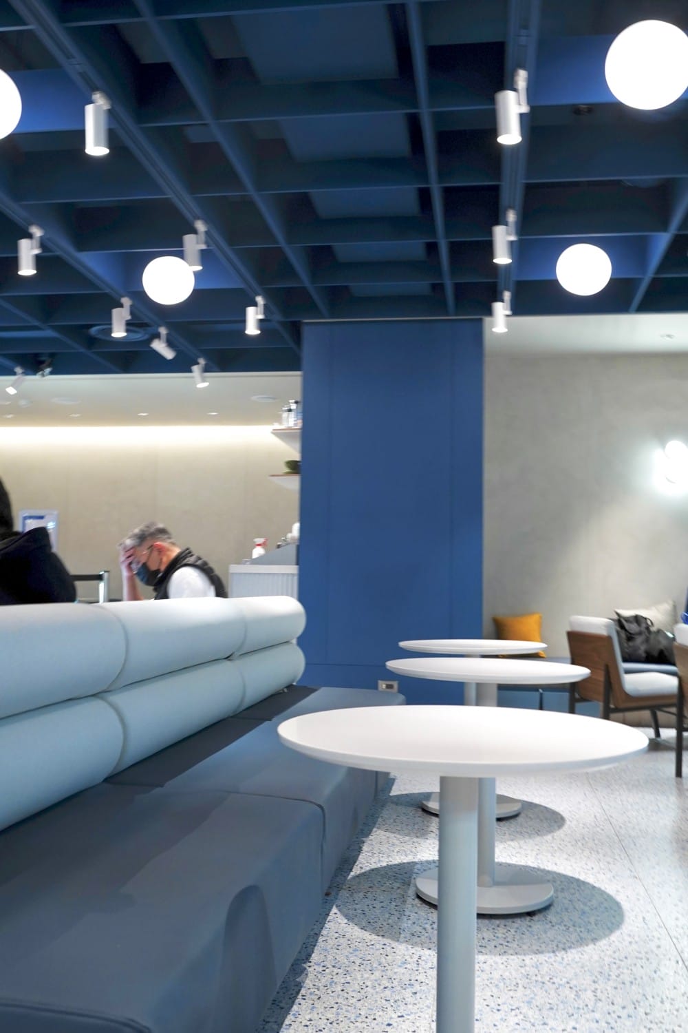 全家開咖啡廳了，台北中山Let’s Café PLUS新開幕，不限時有插座還有沙拉甜點三明治