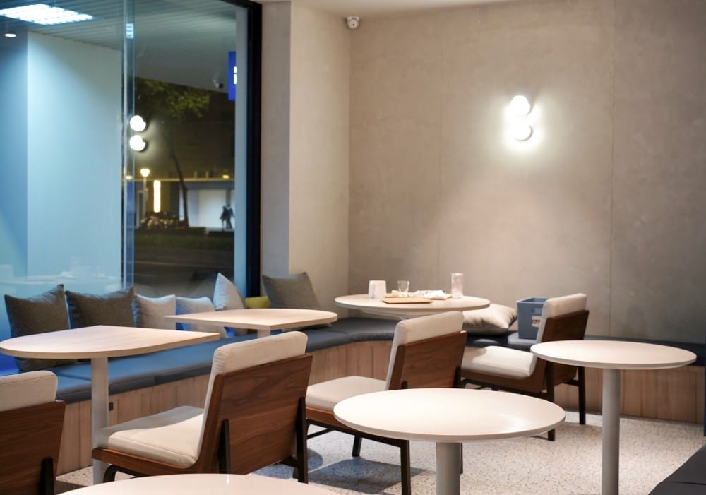 全家開咖啡廳了，台北中山Let’s Café PLUS新開幕，不限時有插座還有沙拉甜點三明治