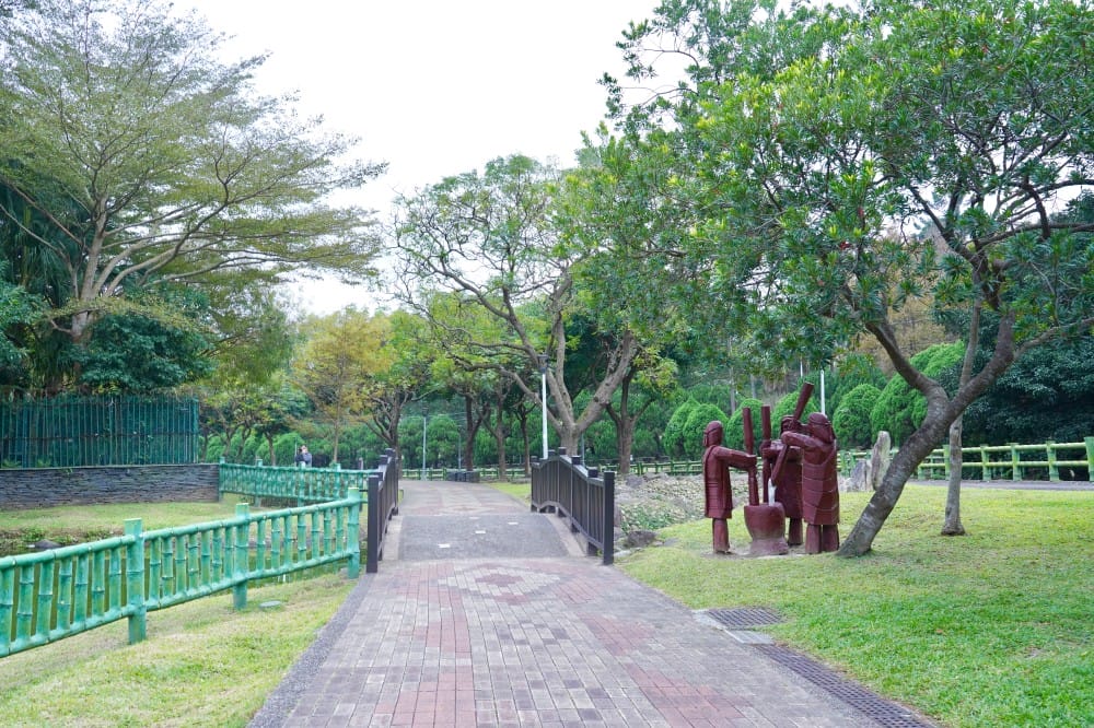 台北｜原住民文化主題公園落羽松，故宮旁的秘境公園，免費景點，落雨松倒影一秒到韓國