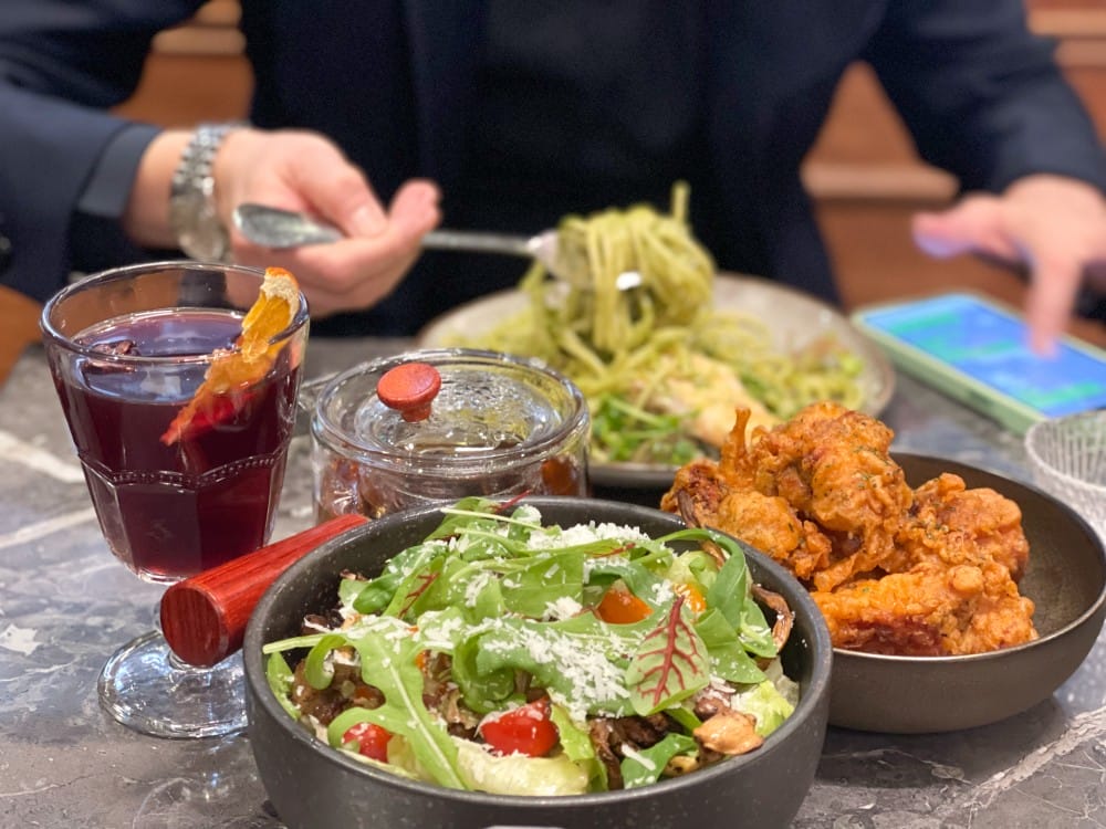 台北大安｜Placeee場所咖啡，深夜咖啡廳，開到半夜兩點咖啡餐酒館，睡不著就來這裡吧