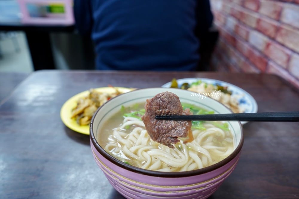 廖家牛肉麵，台北金華街米其林必比登推薦，牛肉湯喝完唇齒留香超推薦