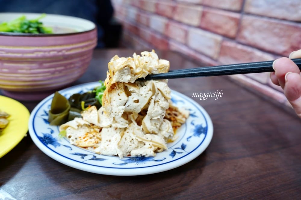 廖家牛肉麵，台北金華街米其林必比登推薦，牛肉湯喝完唇齒留香超推薦