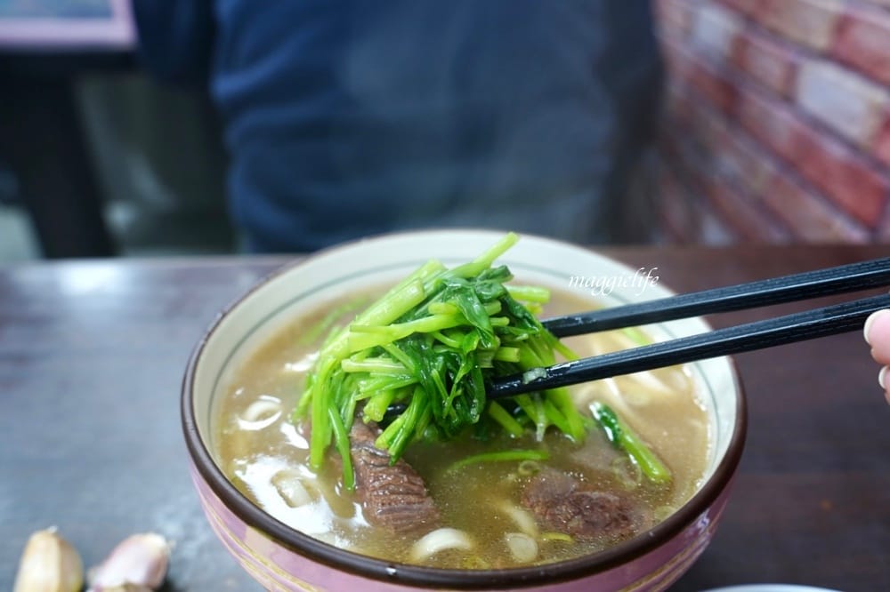 廖家牛肉麵，台北金華街米其林必比登推薦，牛肉湯喝完唇齒留香超推薦