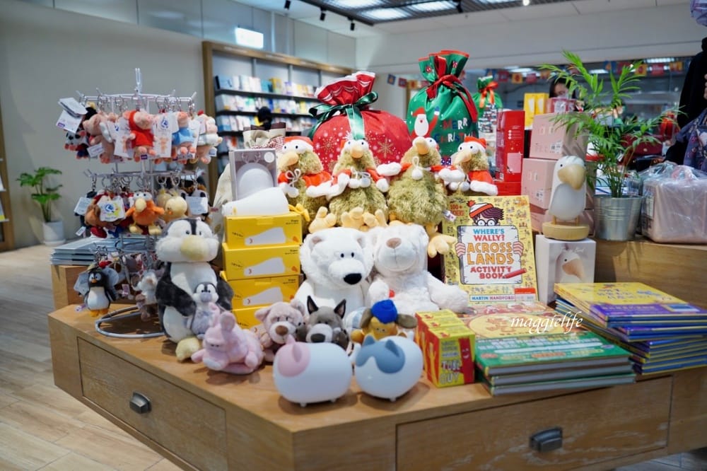 誠品重回台北東區地下街，誠品生活捷運敦化店，列車窗景進駐捷運忠孝敦化站，來台北東區吃飯逛街也可以逛誠品了