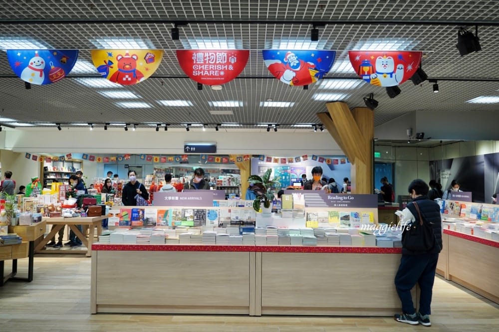 誠品重回台北東區地下街，誠品生活捷運敦化店，列車窗景進駐捷運忠孝敦化站，來台北東區吃飯逛街也可以逛誠品了