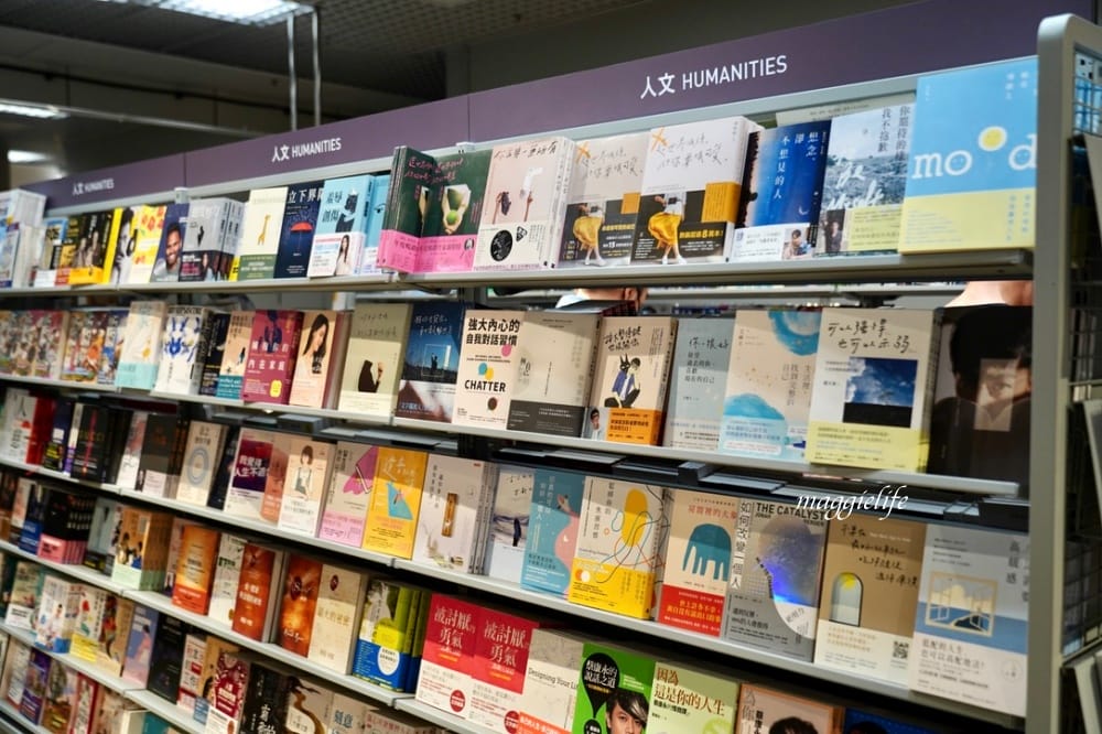 誠品重回台北東區地下街，誠品生活捷運敦化店，列車窗景進駐捷運忠孝敦化站，來台北東區吃飯逛街也可以逛誠品了