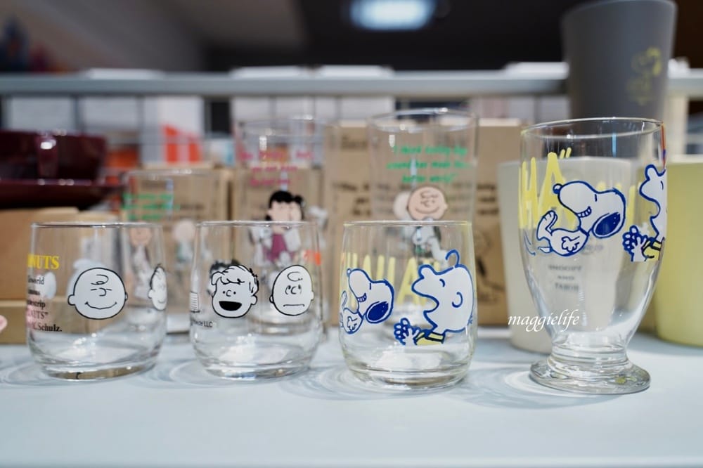 誠品重回台北東區地下街，誠品生活捷運敦化店，列車窗景進駐捷運忠孝敦化站，來台北東區吃飯逛街也可以逛誠品了