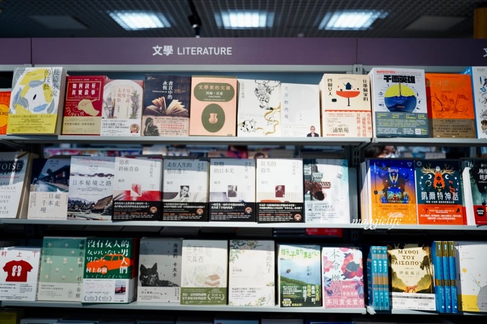 誠品重回台北東區地下街，誠品生活捷運敦化店，列車窗景進駐捷運忠孝敦化站，來台北東區吃飯逛街也可以逛誠品了