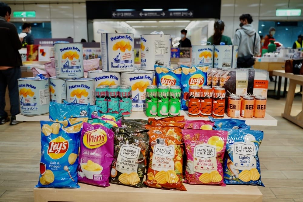 誠品重回台北東區地下街，誠品生活捷運敦化店，列車窗景進駐捷運忠孝敦化站，來台北東區吃飯逛街也可以逛誠品了