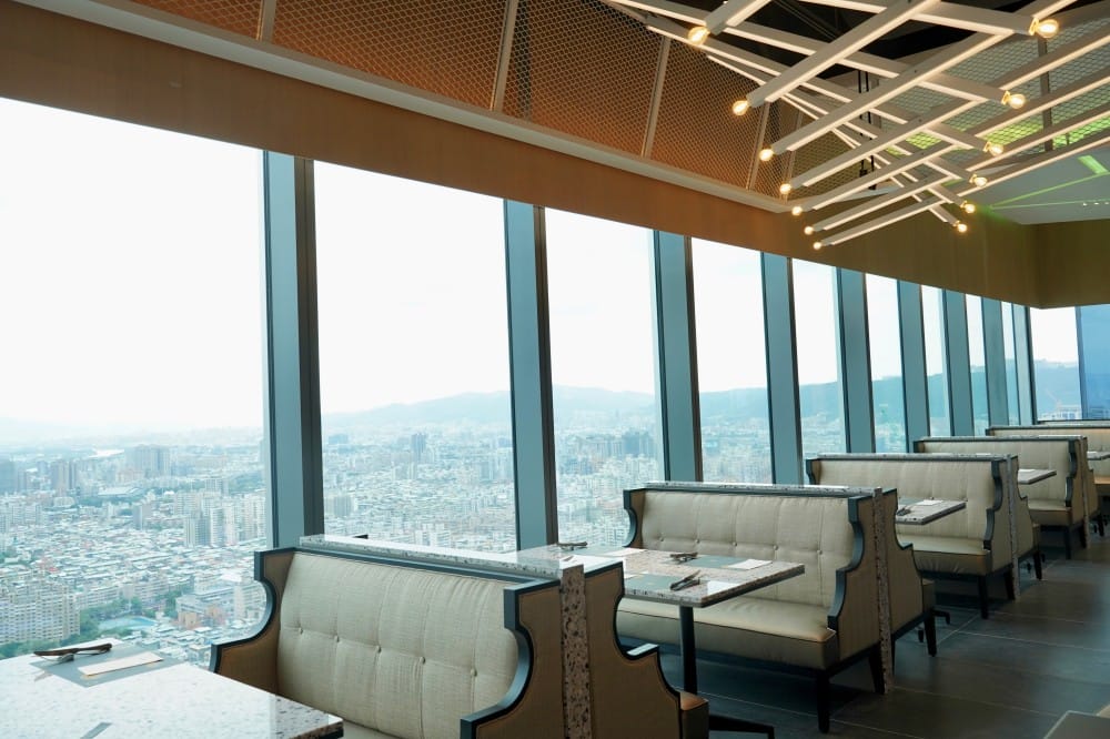 饗饗新莊店自助餐吃到飽超人氣Buffet，8大區必吃菜色直接曝光，進駐宏匯i-Tower39樓，新北最美景觀餐廳