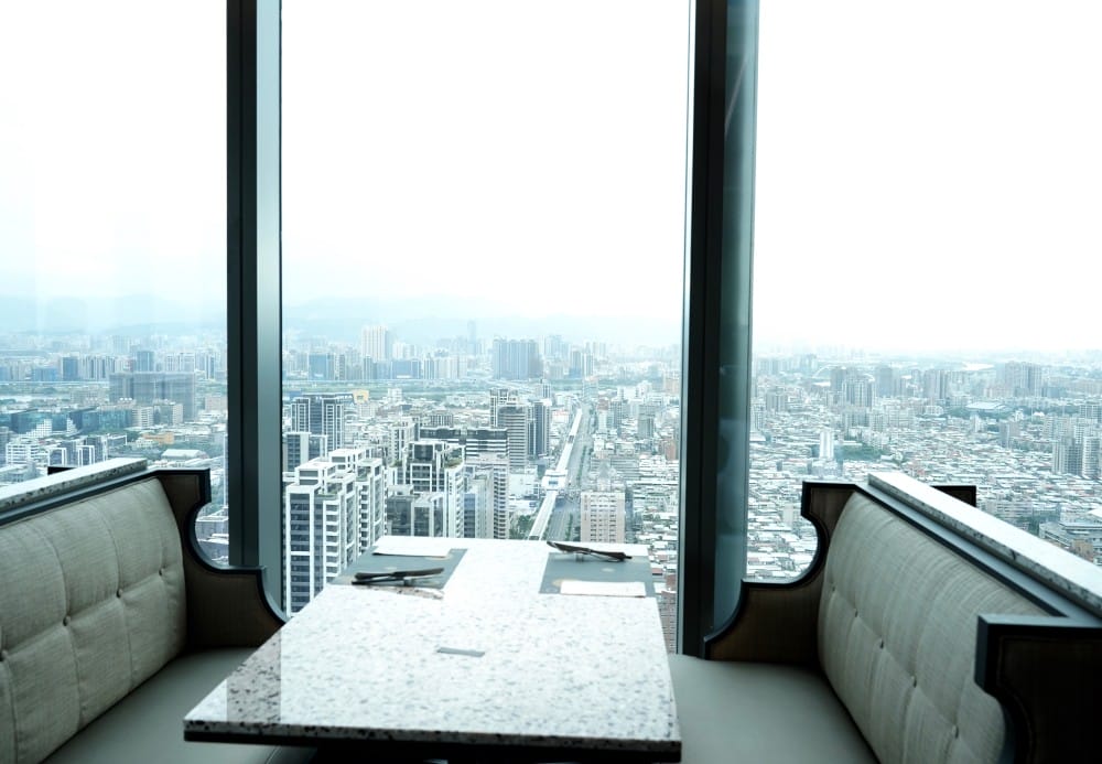 饗饗新莊店自助餐吃到飽超人氣Buffet，8大區必吃菜色直接曝光，進駐宏匯i-Tower39樓，新北最美景觀餐廳