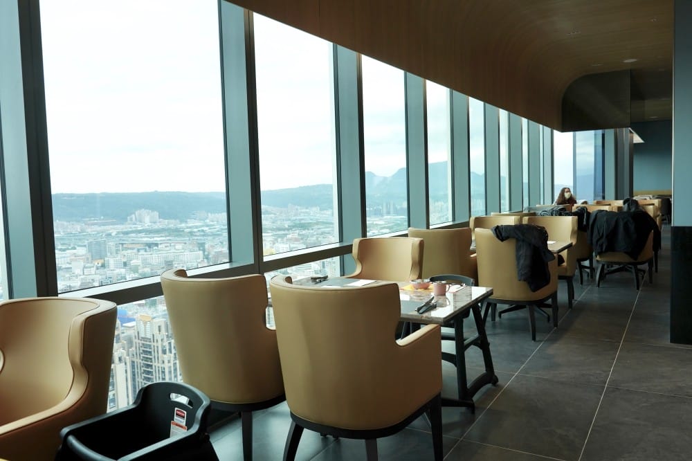 饗饗新莊店自助餐吃到飽超人氣Buffet，8大區必吃菜色直接曝光，進駐宏匯i-Tower39樓，新北最美景觀餐廳