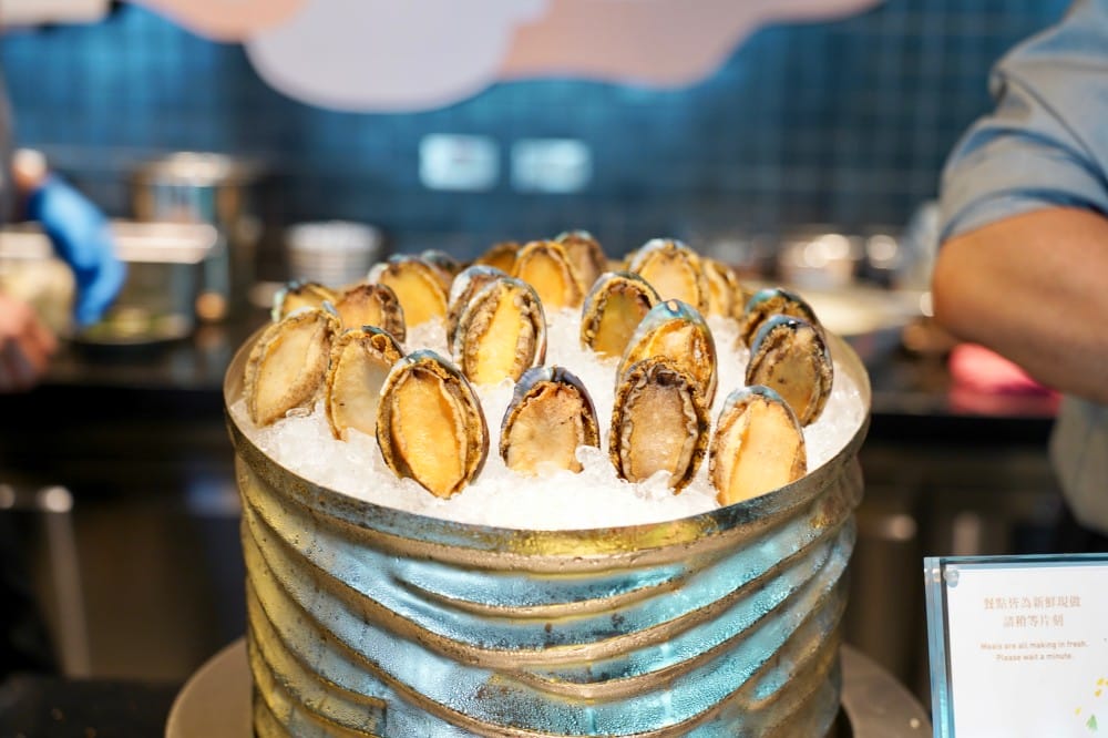 饗饗新莊店自助餐吃到飽超人氣Buffet，8大區必吃菜色直接曝光，進駐宏匯i-Tower39樓，新北最美景觀餐廳