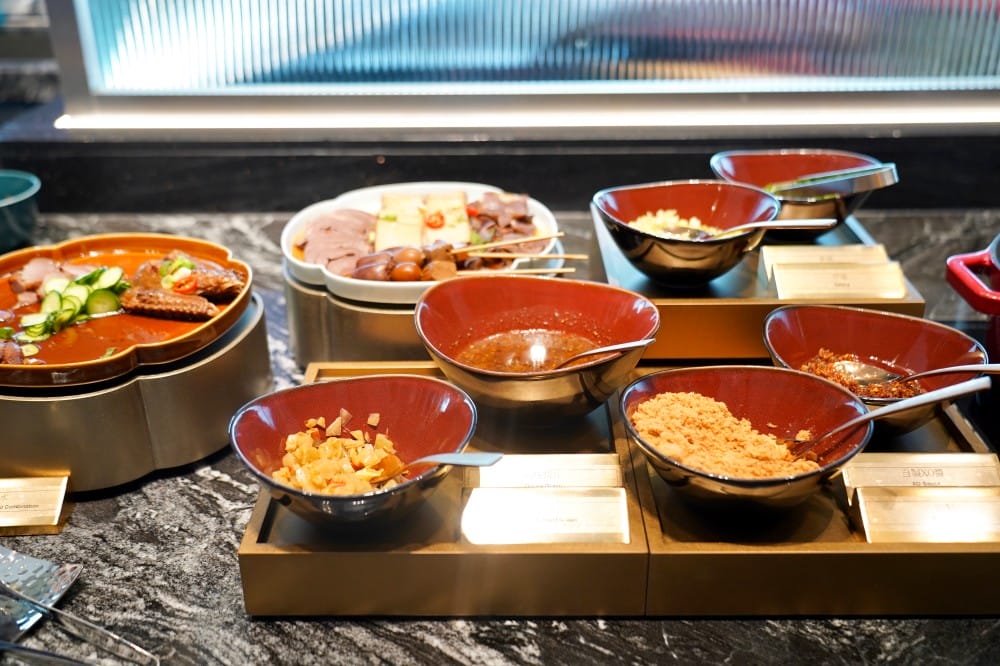 饗饗新莊店自助餐吃到飽超人氣Buffet，8大區必吃菜色直接曝光，進駐宏匯i-Tower39樓，新北最美景觀餐廳