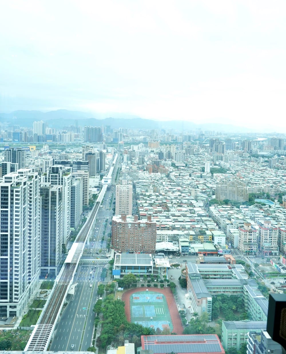 饗饗新莊店自助餐吃到飽超人氣Buffet，8大區必吃菜色直接曝光，進駐宏匯i-Tower39樓，新北最美景觀餐廳