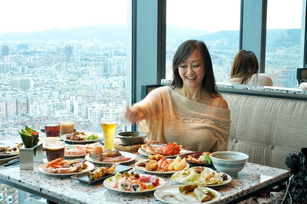 饗饗新莊店自助餐吃到飽超人氣Buffet，8大區必吃菜色直接曝光，進駐宏匯i-Tower39樓，新北最美景觀餐廳
