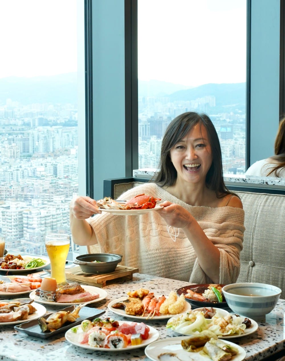 饗饗新莊店自助餐吃到飽超人氣Buffet，8大區必吃菜色直接曝光，進駐宏匯i-Tower39樓，新北最美景觀餐廳
