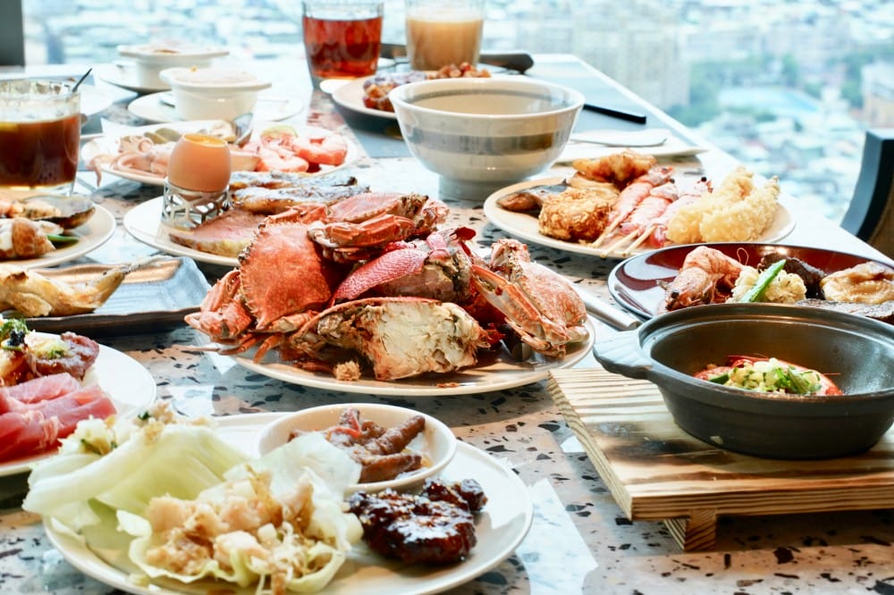 饗饗新莊店自助餐吃到飽超人氣Buffet，8大區必吃菜色直接曝光，進駐宏匯i-Tower39樓，新北最美景觀餐廳