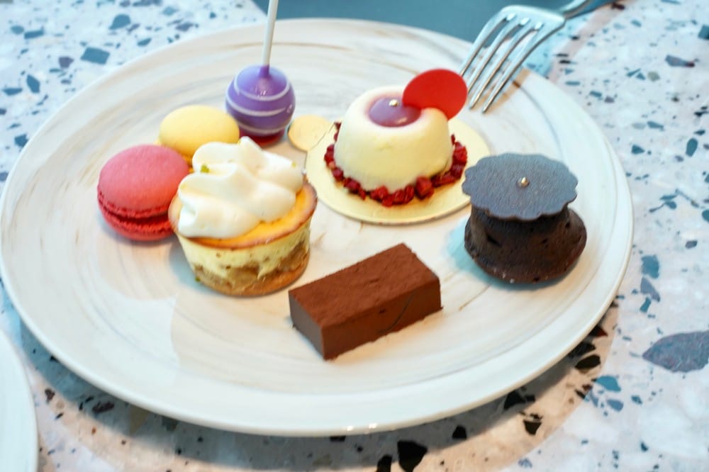 饗饗新莊店自助餐吃到飽超人氣Buffet，8大區必吃菜色直接曝光，進駐宏匯i-Tower39樓，新北最美景觀餐廳