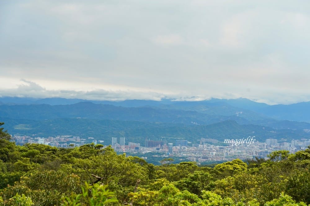 汐止景點｜五指山無敵美景一日遊，汐止必去夜景景點，星城觀景咖啡廳以及好吃的臭豆腐跟石板烤肉