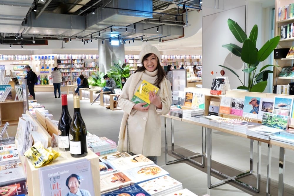 桃園市立圖書館總館,綠建築超美的,有插座全家都可以來,雨天備案 - 第105張圖 桃園市立圖書館總館,綠建築超美的,有插座全家都可以來,雨天備案