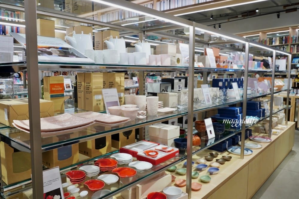 桃園市立圖書館總館,綠建築超美的,有插座全家都可以來,雨天備案 - 第112張圖 桃園市立圖書館總館,綠建築超美的,有插座全家都可以來,雨天備案