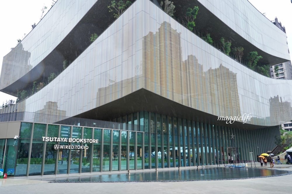 桃園市立圖書館總館,綠建築超美的,有插座全家都可以來,雨天備案 - 第2張圖 桃園市立圖書館總館,綠建築超美的,有插座全家都可以來,雨天備案