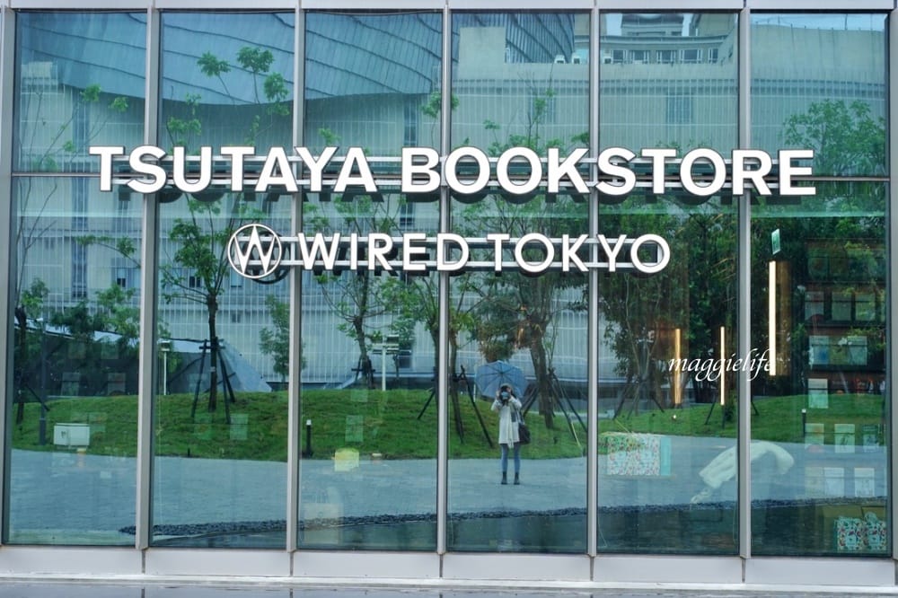 桃園市立圖書館總館，綠建築超美的，有插座全家都可以來，雨天備案