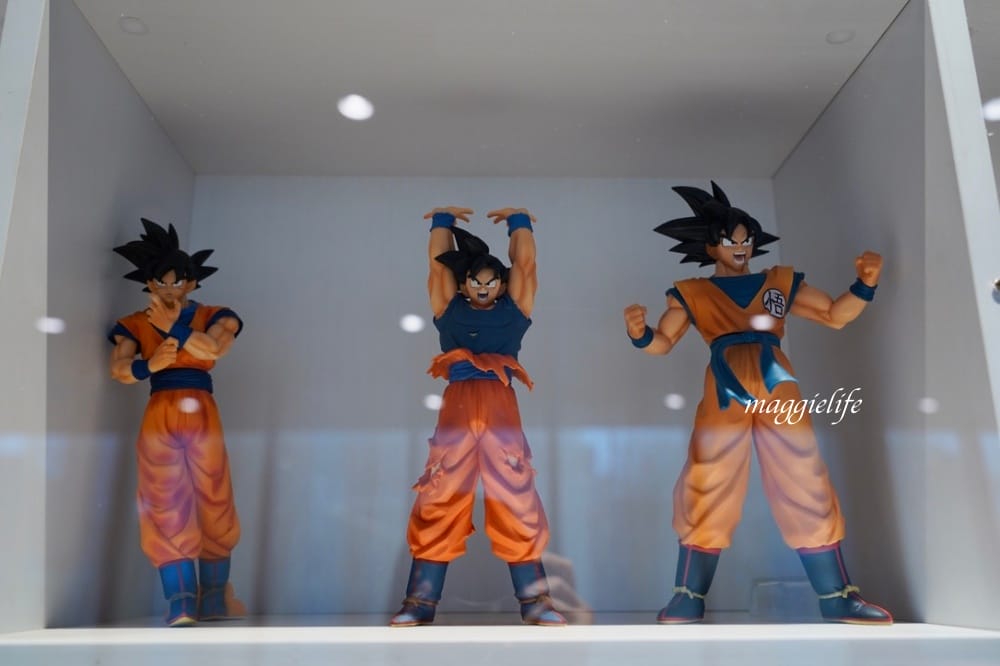 桃園市立圖書館總館，綠建築超美的，有插座全家都可以來，雨天備案