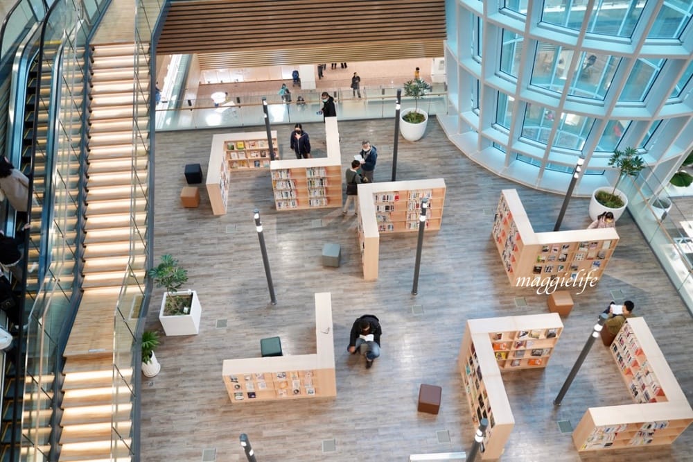 桃園市立圖書館總館,綠建築超美的,有插座全家都可以來,雨天備案 - 第20張圖 桃園市立圖書館總館,綠建築超美的,有插座全家都可以來,雨天備案