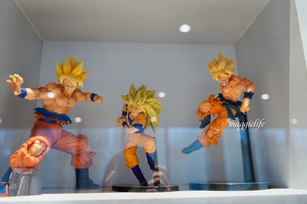 桃園市立圖書館總館，綠建築超美的，有插座全家都可以來，雨天備案