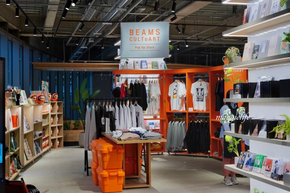 桃園市立圖書館總館，綠建築超美的，有插座全家都可以來，雨天備案