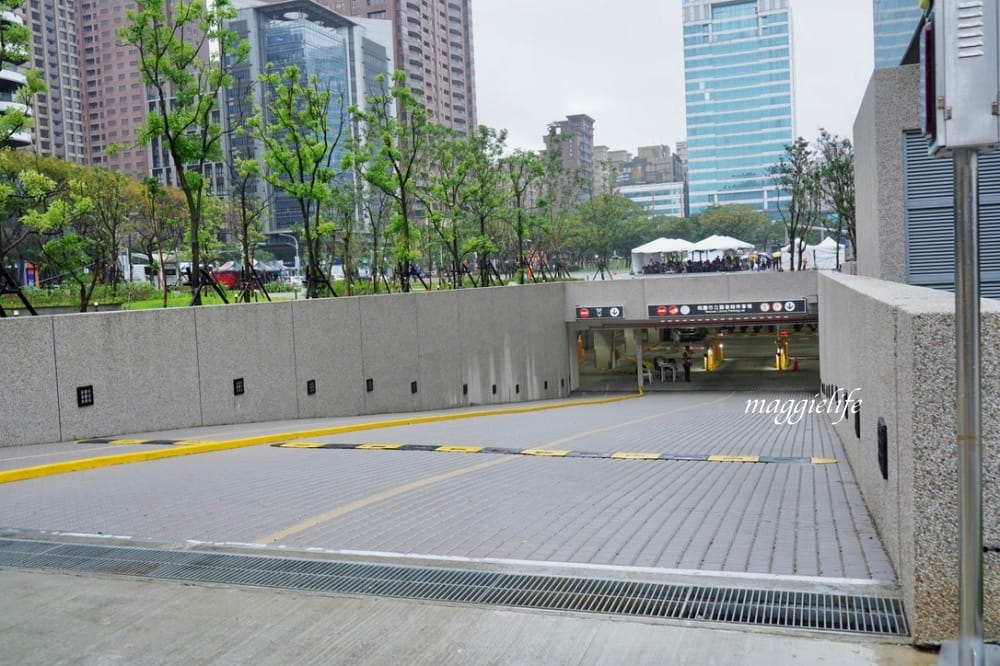 桃園市立圖書館總館,綠建築超美的,有插座全家都可以來,雨天備案 - 第117張圖 桃園市立圖書館總館,綠建築超美的,有插座全家都可以來,雨天備案