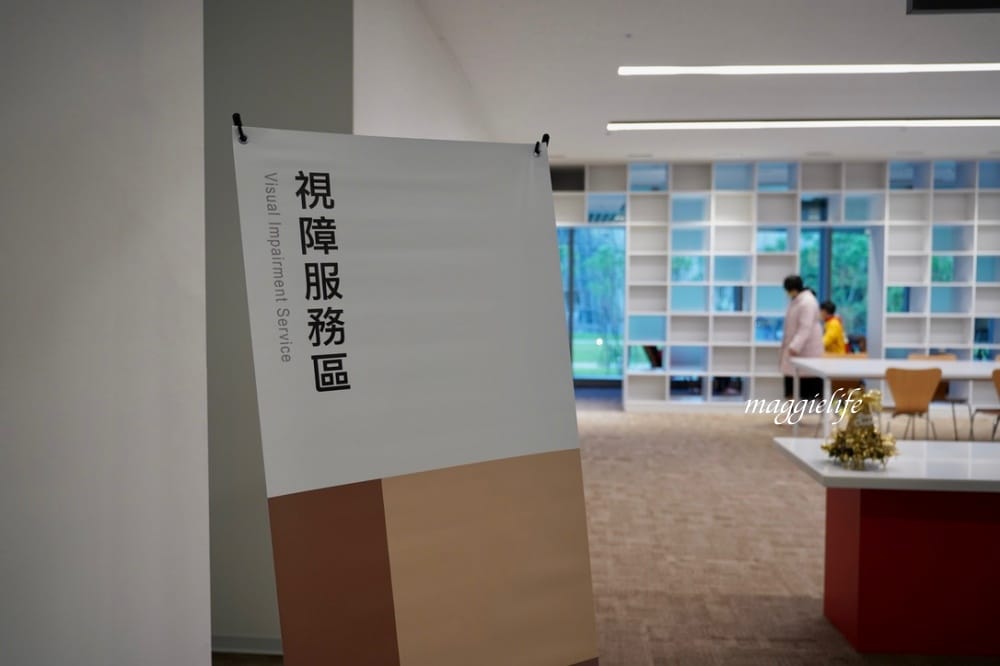 桃園市立圖書館總館,綠建築超美的,有插座全家都可以來,雨天備案 - 第72張圖 桃園市立圖書館總館,綠建築超美的,有插座全家都可以來,雨天備案