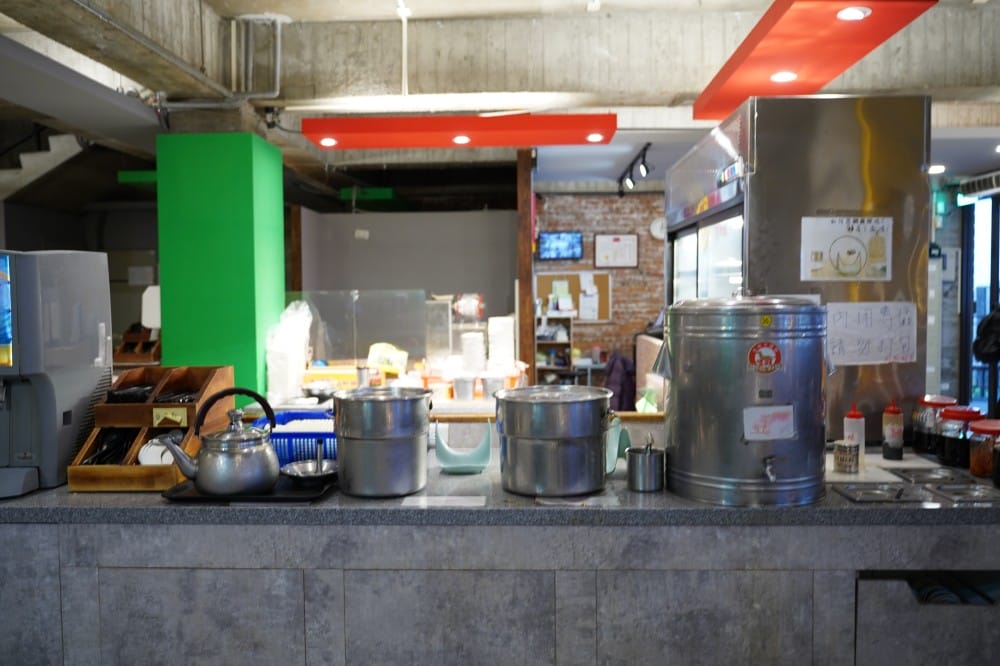 桃園呷霸牛肉麵，加麵加湯不用錢，還有豆花豆漿吃到飽