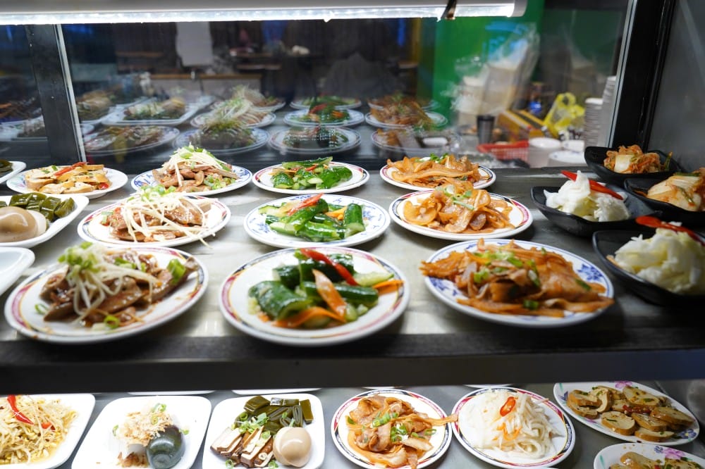 桃園呷霸牛肉麵，加麵加湯不用錢，還有豆花豆漿吃到飽