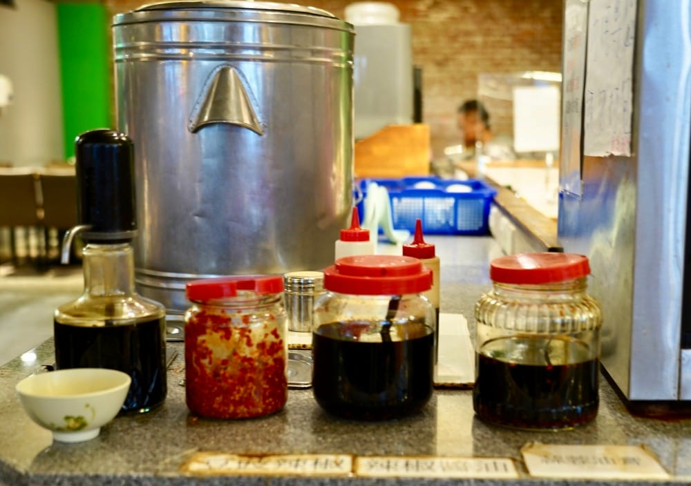 桃園呷霸牛肉麵，加麵加湯不用錢，還有豆花豆漿吃到飽