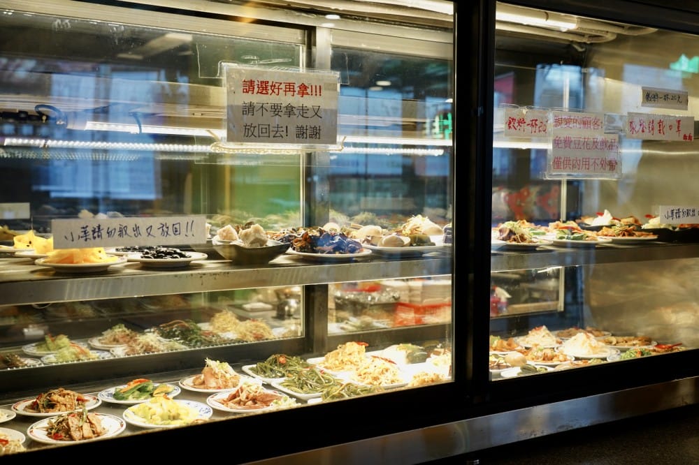 桃園呷霸牛肉麵，加麵加湯不用錢，還有豆花豆漿吃到飽