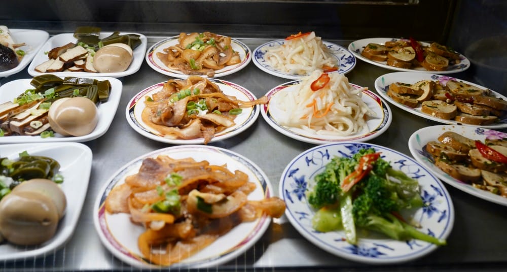 桃園呷霸牛肉麵，加麵加湯不用錢，還有豆花豆漿吃到飽